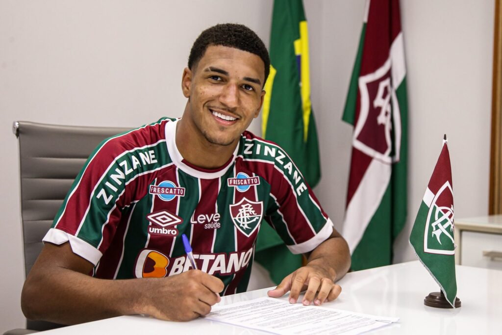 Kauã Elias, do Fluminense, entra na mira do Shakhtar, da Ucrânia