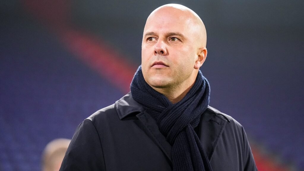 Conheça técnico que pode ser campeão com Liverpool