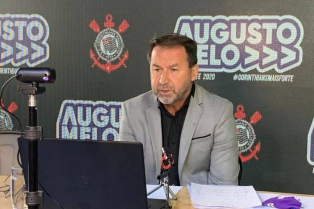 Corinthians definirá em agosto futuro de Augusto Melo
