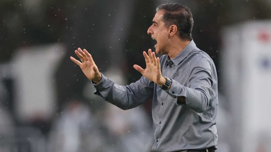 Renato Paiva exalta o Carabobo e analisa pressão no Botafogo: "É universal"