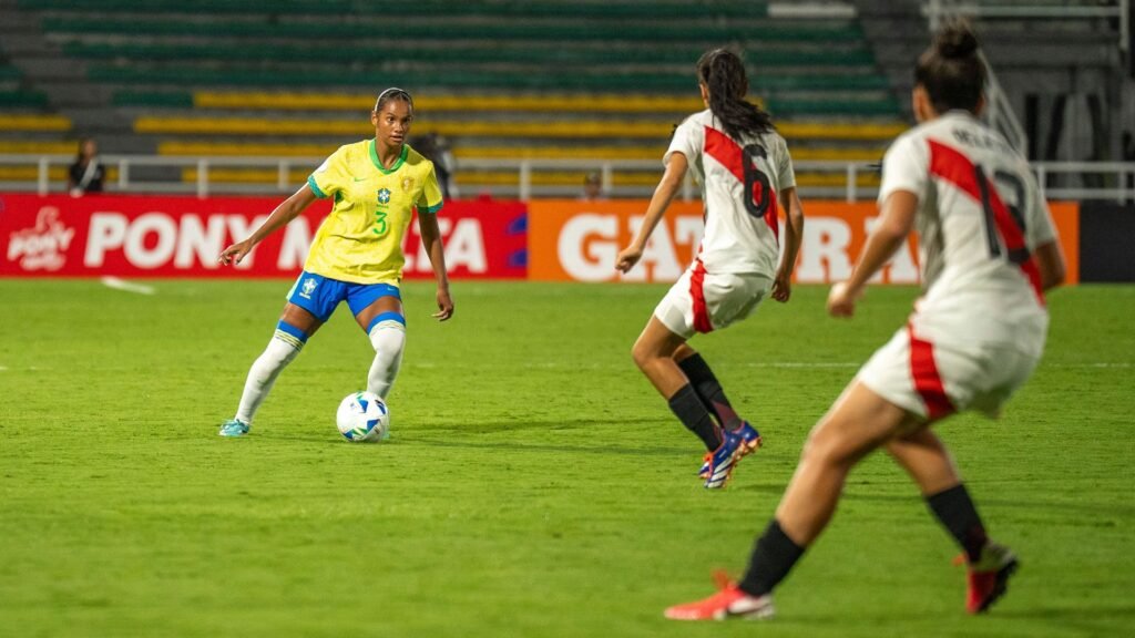 Após grande atuação, Marina, zagueira da Seleção Brasileira fala sobre duelo contra a Bolívia no sul-americano sub-17 (Reprodução/Nelson Terme/CBF)