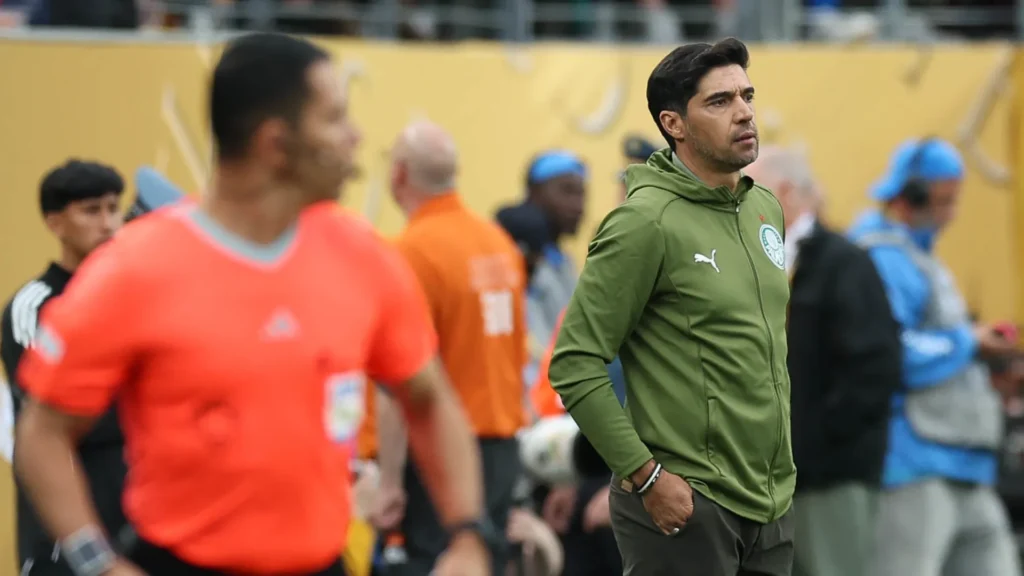 Abel Ferreira aprova atuação do Palmeiras: "goleiro defendeu tudo"