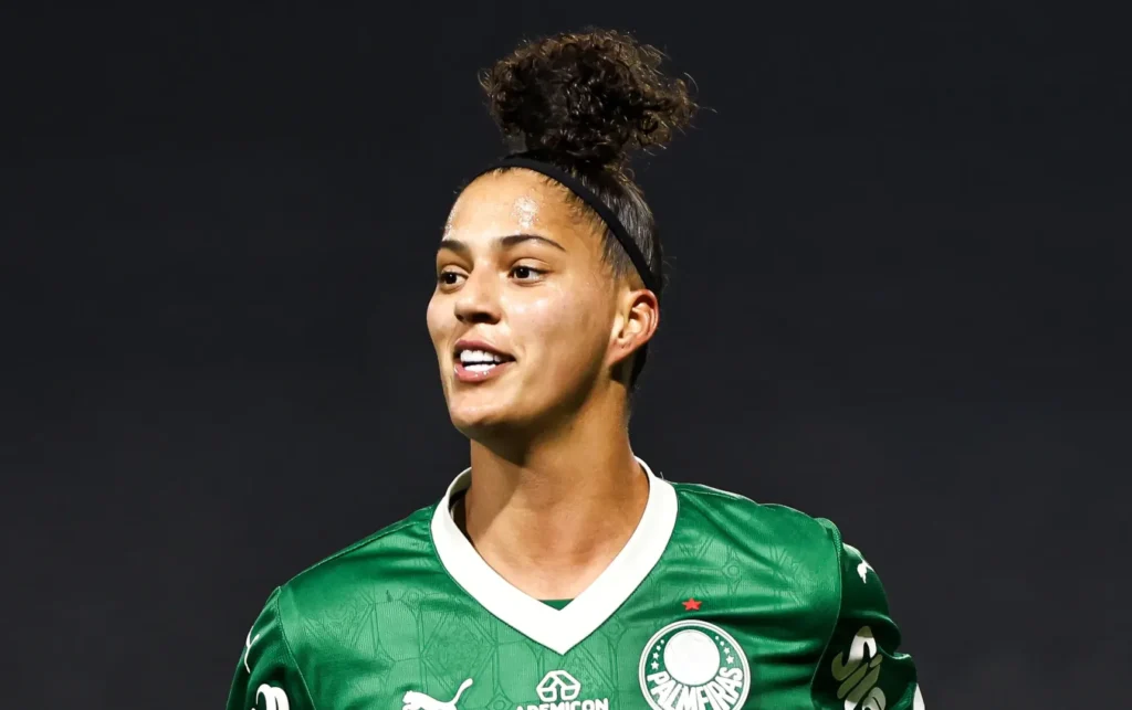 Amanda Gutierres marca pelo Palmeiras e é artilheira no Brasileirão