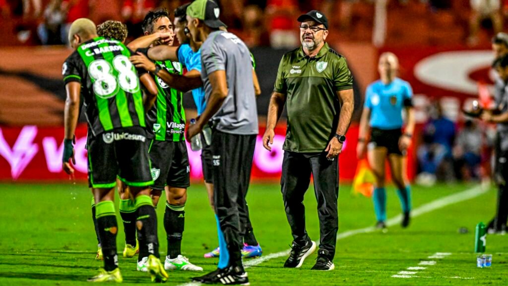 América-MG bate o Vila Nova fora de casa e consegue primeira vitória com Enderson Moreira