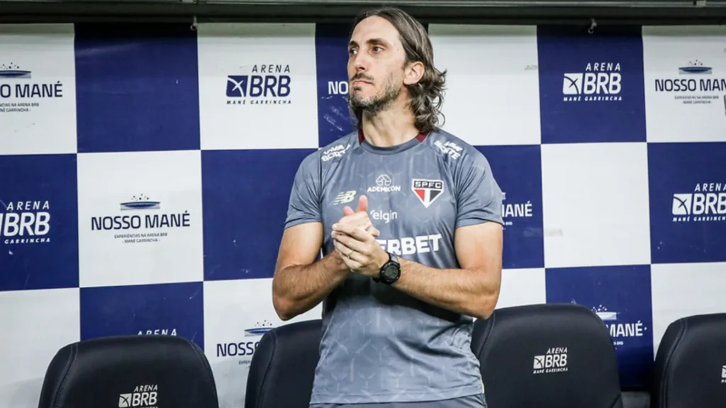 Brasileirão 2025 teve nove mudanças de técnico após saída de Zubeldía