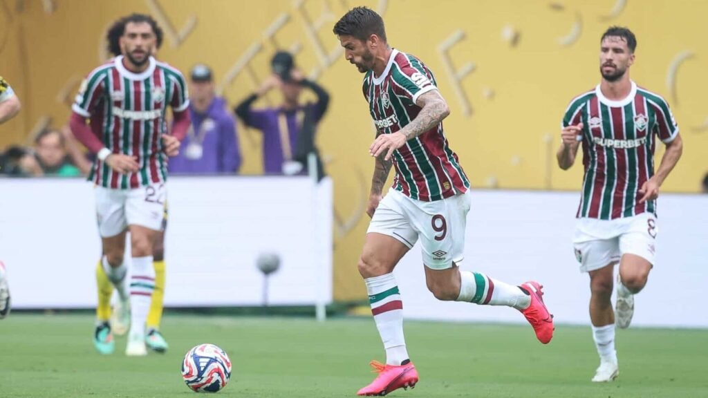 "Chuta, Everaldo", torcedores o Fluminense cobram atacante