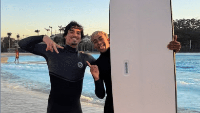 De férias no Brasil, Yamal surfa com Gabriel Medina