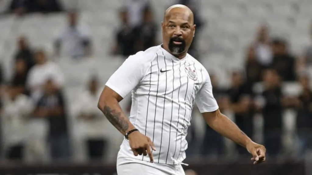 Dinei detona Palmeiras no Mundial: "Vai ser eterna piada"