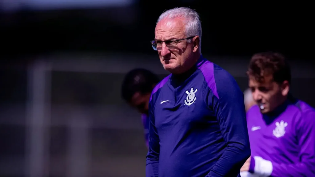 Dorival Júnior fecha lista de saídas com Hugo, Coronado e outros