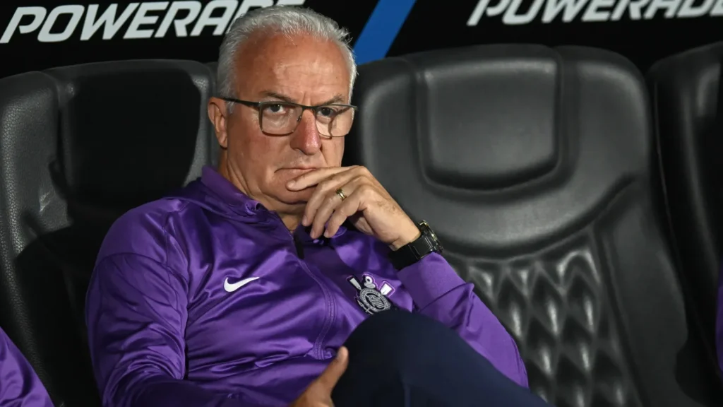 Dorival Júnior vive jejum no Corinthians, mas Nicola descarta demissão