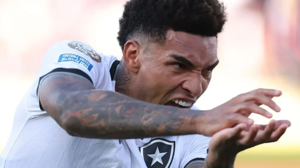 Igor Jesus comemora gol do Botafogo no Mundial de Clubes contra PSG com Kamehameha, golpe lendário de Dragon Ball