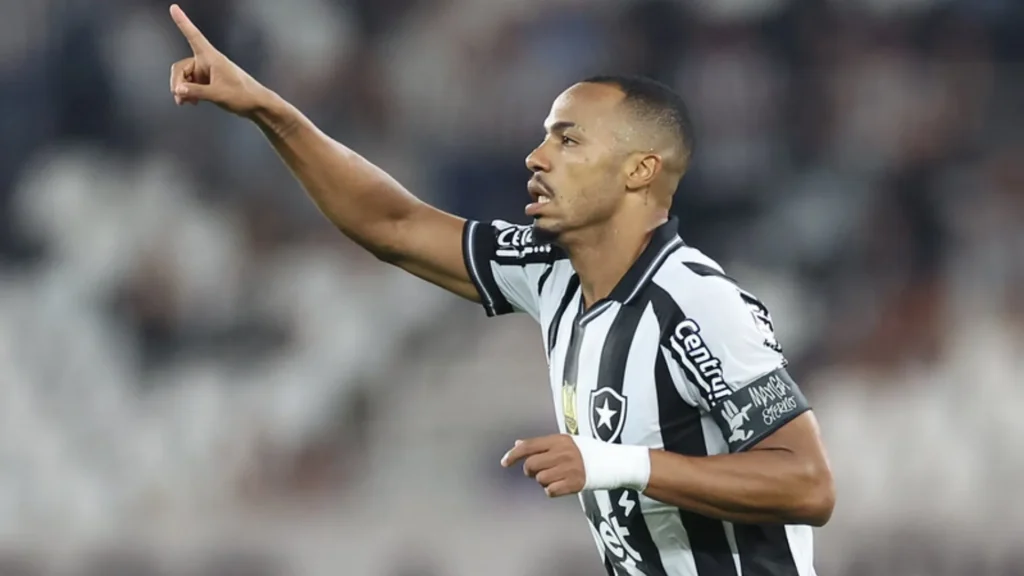 Marlon Freitas cobra humildade no Botafogo e elogia PSG