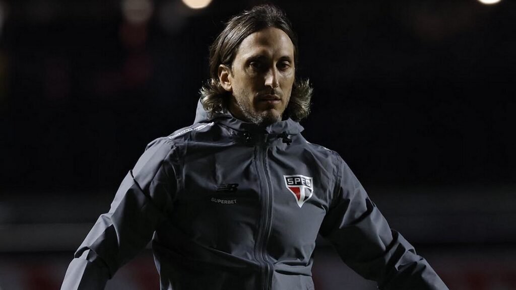 Nicola garante que São Paulo define saída de Zubeldía hoje