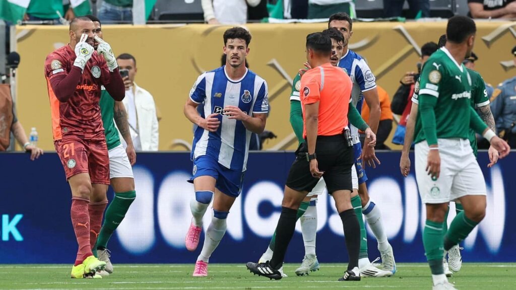 Palmeiras cria mais oportunidades, mas fica no 0 a 0 com o Porto