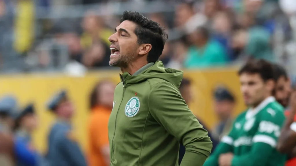 Palmeiras fica fora de zona classificatória do Mundial por cartões