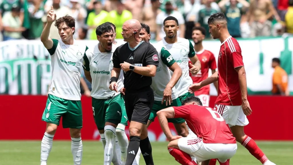 Palmeiras pode perder Veiga, Gómez e mais cinco nas oitavas do Mundial de Clubes