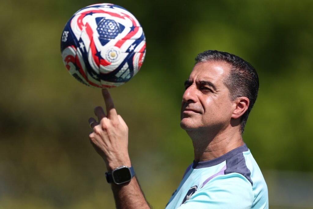 Renato Paiva avalia mudanças no Botafogo para enfrentar PSG