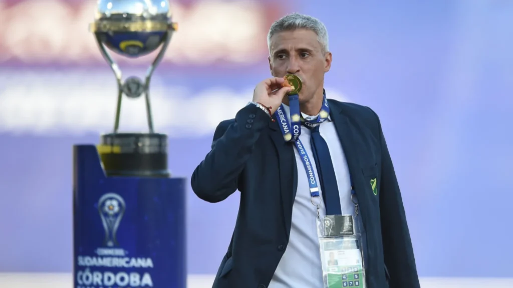 Tricolores se animam com retorno de Crespo ao São Paulo